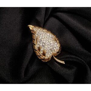 Vintage 1950s TRIFARI Signed Gold-Tone Leaf Brooch With Rhinestone Accents